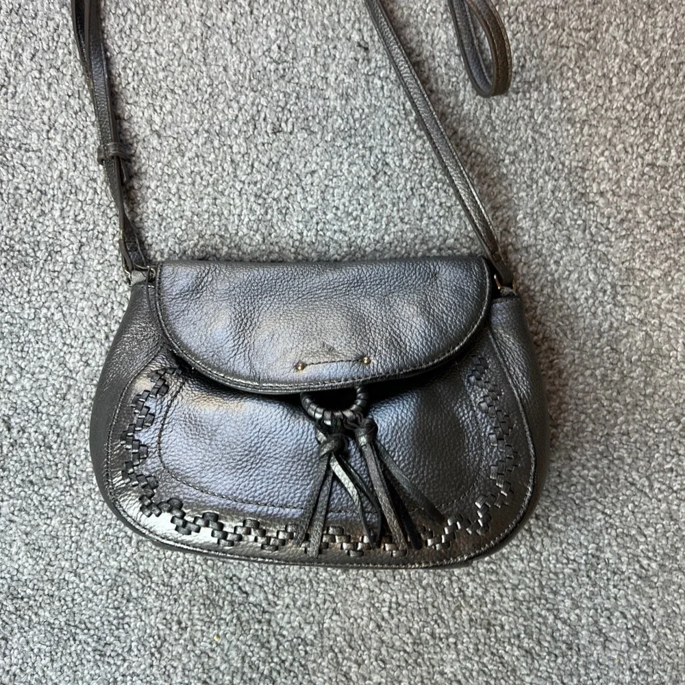 Tignanello purse pebbled Leather grey Crossbody Bag Tassel metallic chic fashion